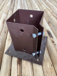 [QU-53-001] Support 100 x 100 mm pour poteau carré (avec boulons de serrage), peint brun